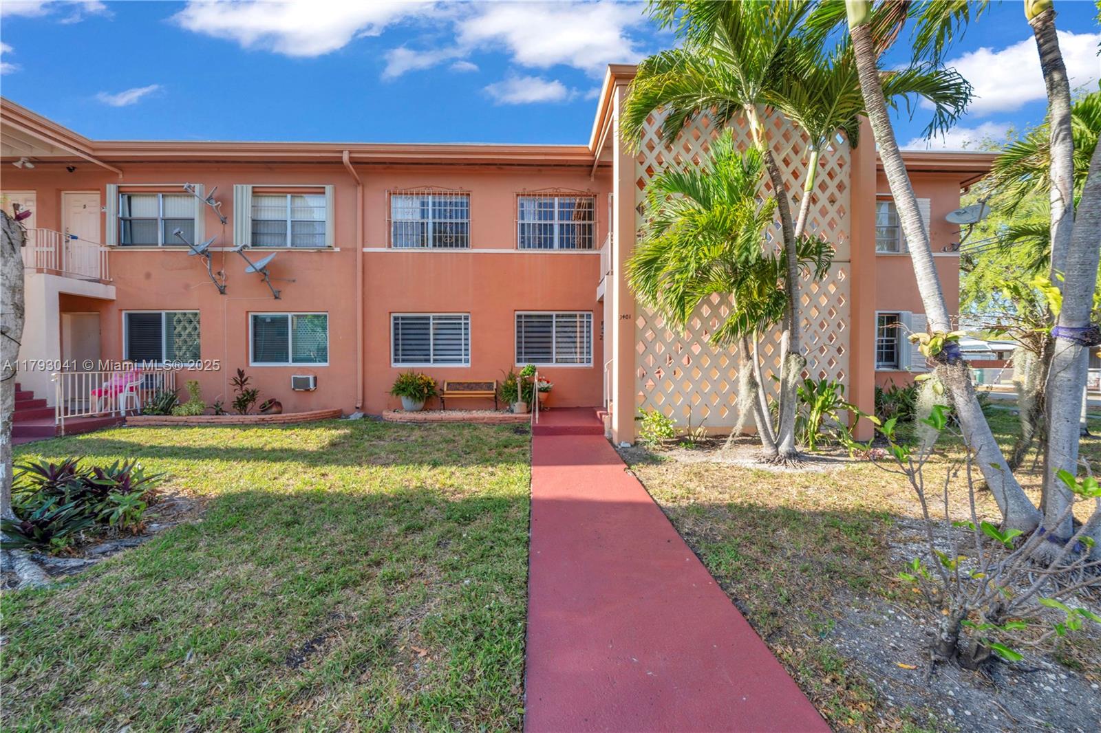 Rental Property at 3401 Sw 10th St 2B, Miami, Broward County, Florida - Bedrooms: 2 
Bathrooms: 1  - $2,000 MO.