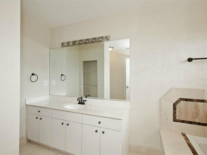 KENDALL FAMILY ESTATES PH - Residential Lease