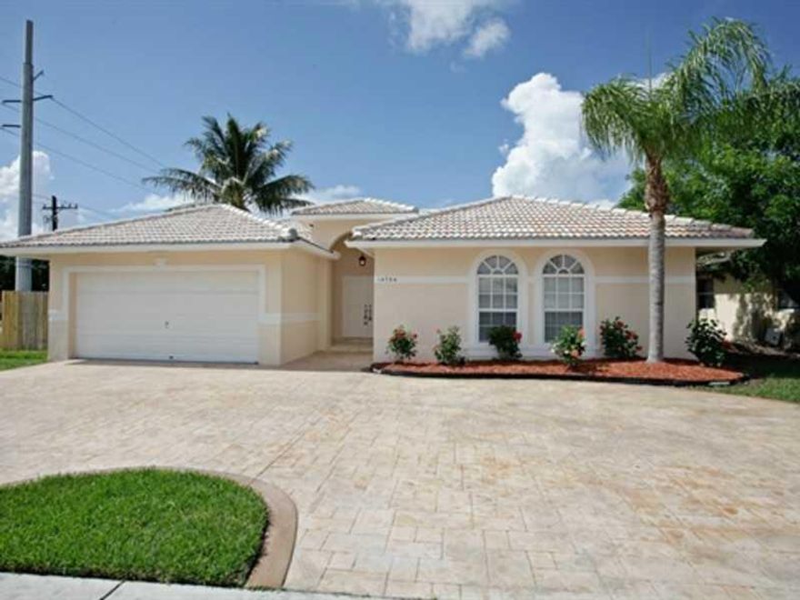 Beautiful 1 Story home with pool