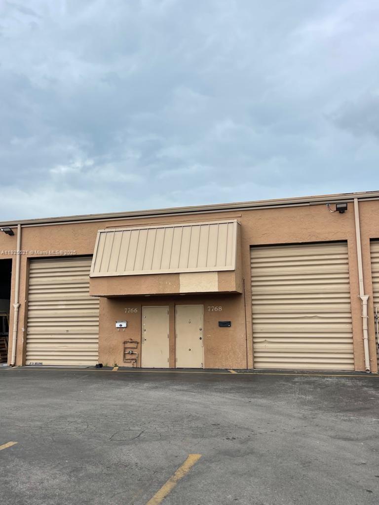 Doral Area!! 1700sqft plus office space. NO MECHANIC, NO BODY SHOP, NO STONE CUTTING