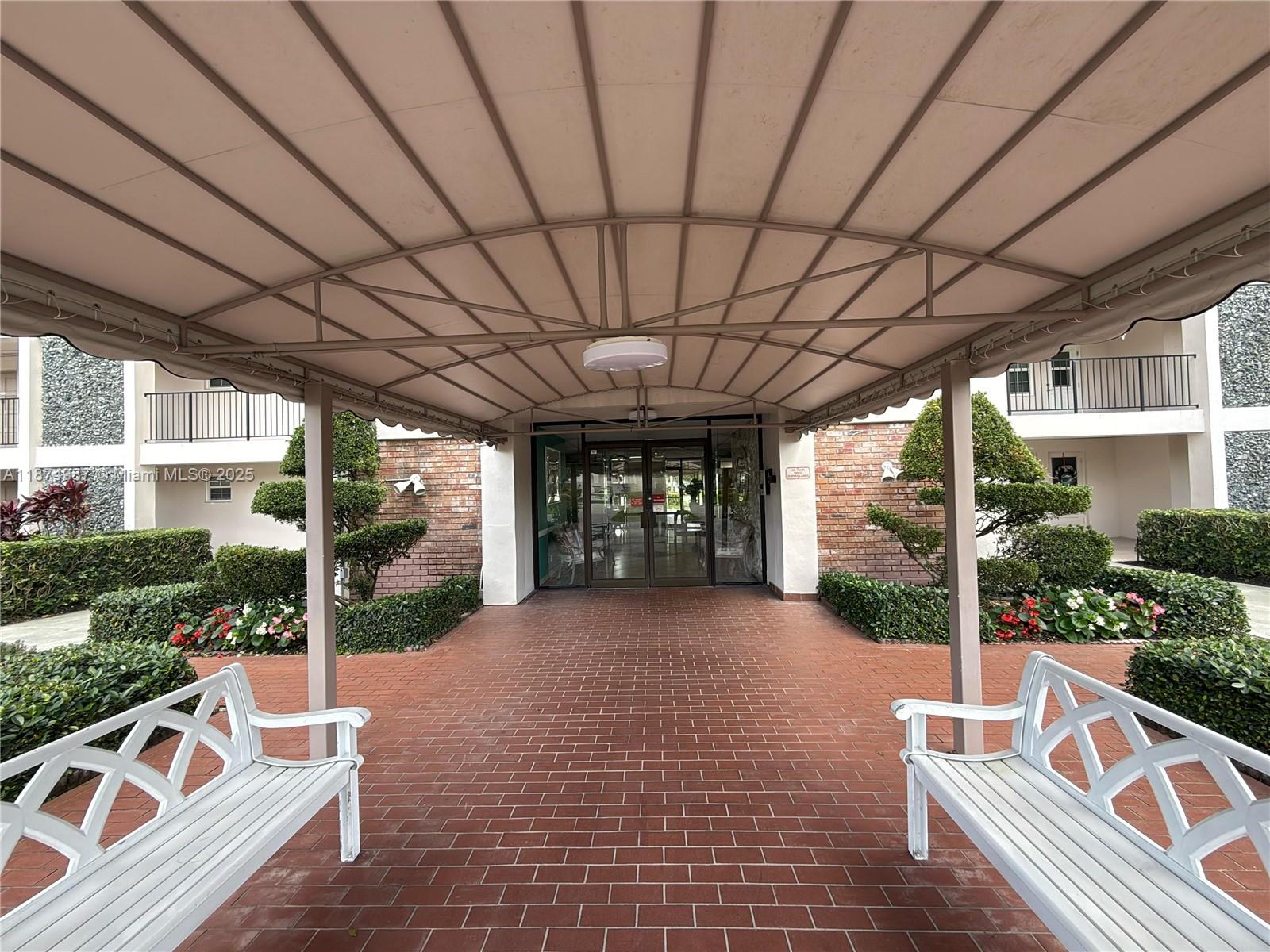 NO 9 PALM-AIRE COUNTRY CL - Residential