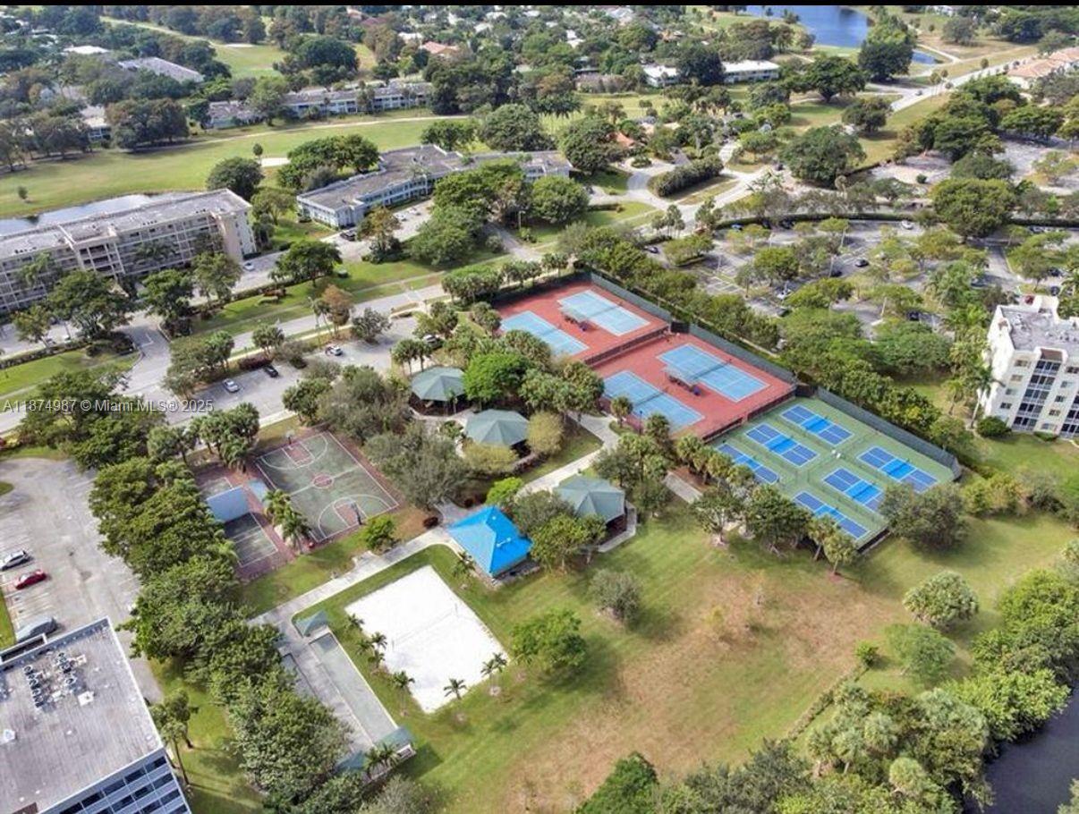 NO 9 PALM-AIRE COUNTRY CL - Residential