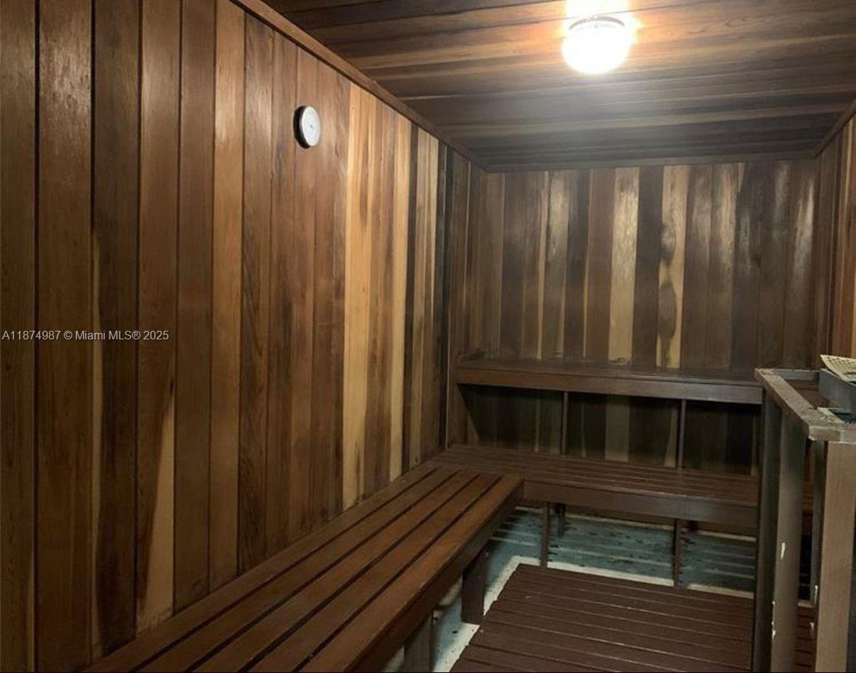 NO 9 PALM-AIRE COUNTRY CL - Residential