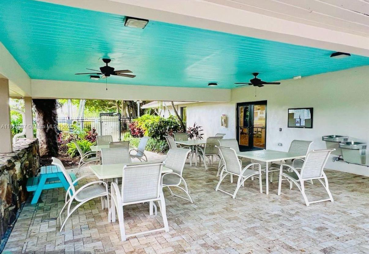 NO 9 PALM-AIRE COUNTRY CL - Residential