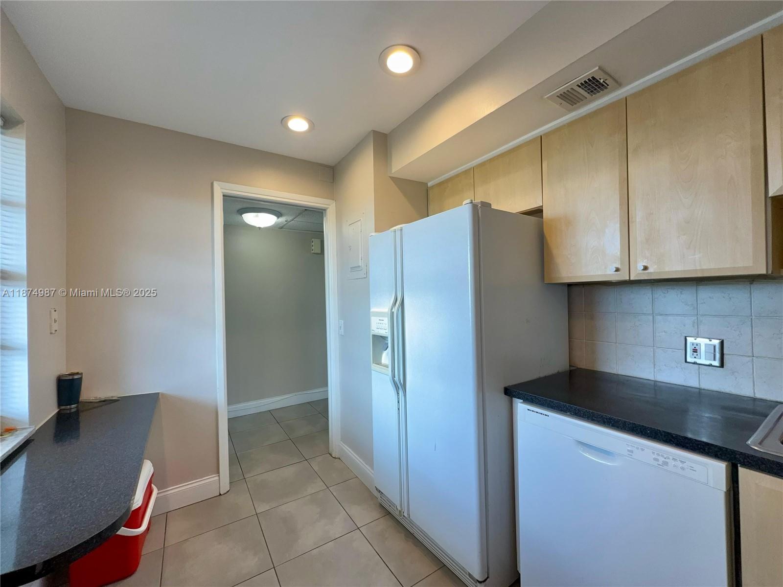 NO 9 PALM-AIRE COUNTRY CL - Residential
