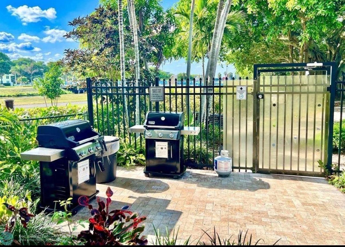 NO 9 PALM-AIRE COUNTRY CL - Residential
