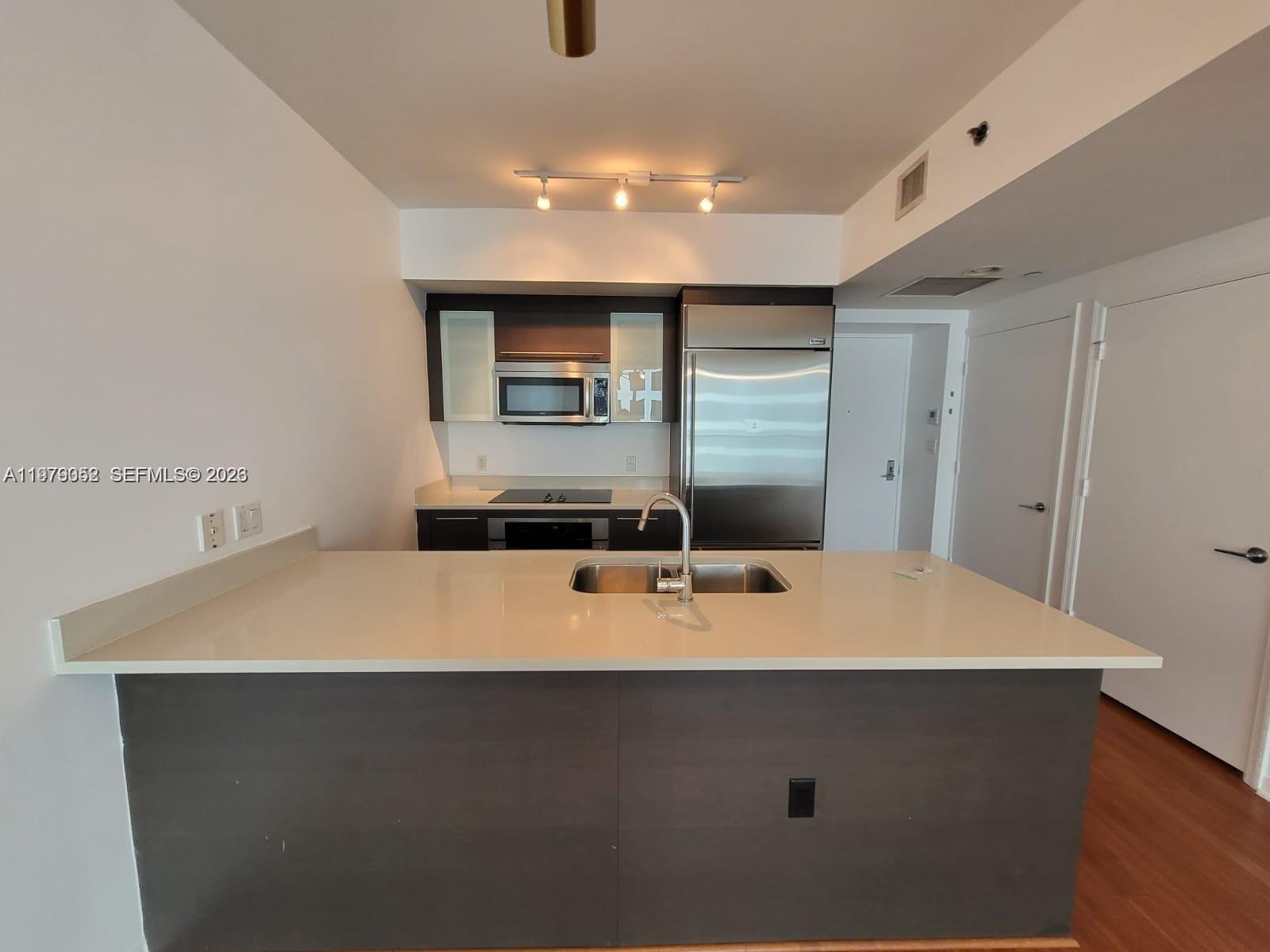 500 Brickell Ave 2906