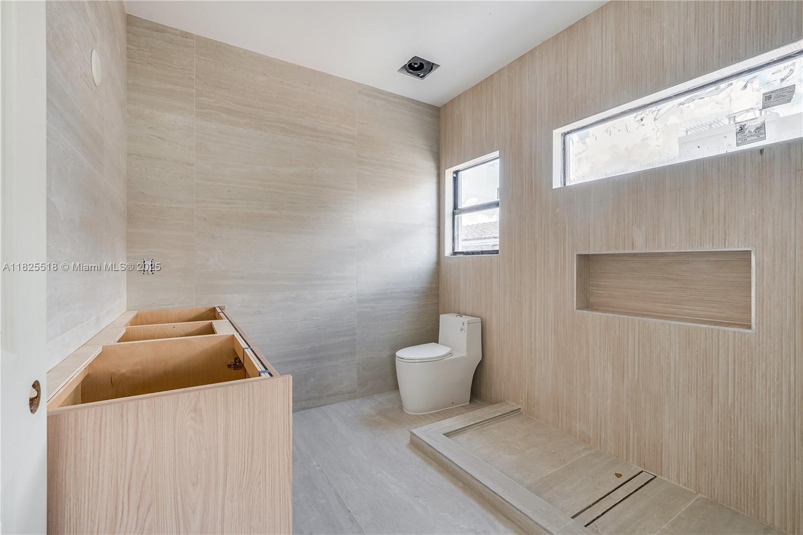 MIAMI SUBURBAN ACRES - Residential