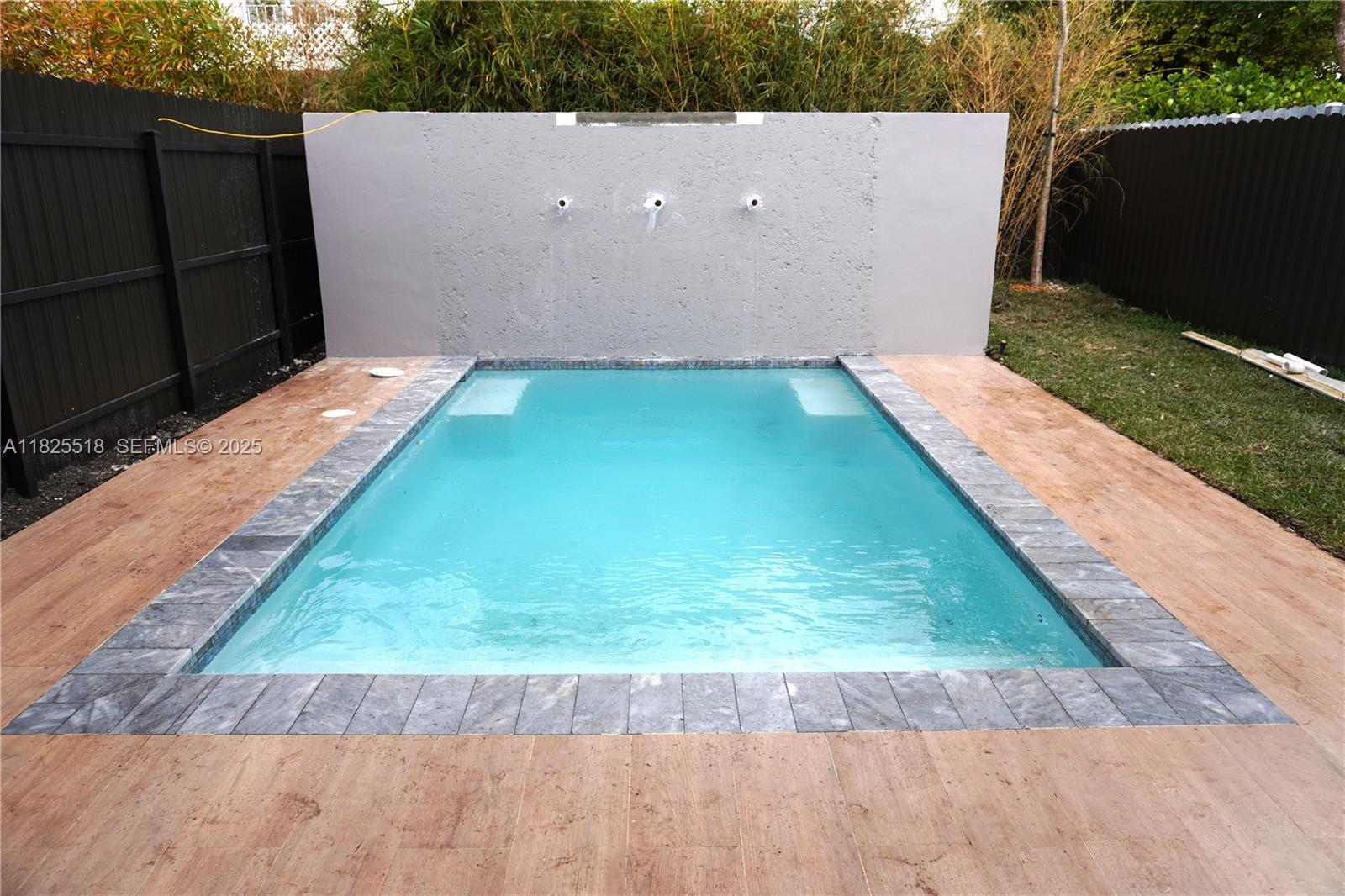 MIAMI SUBURBAN ACRES - Residential