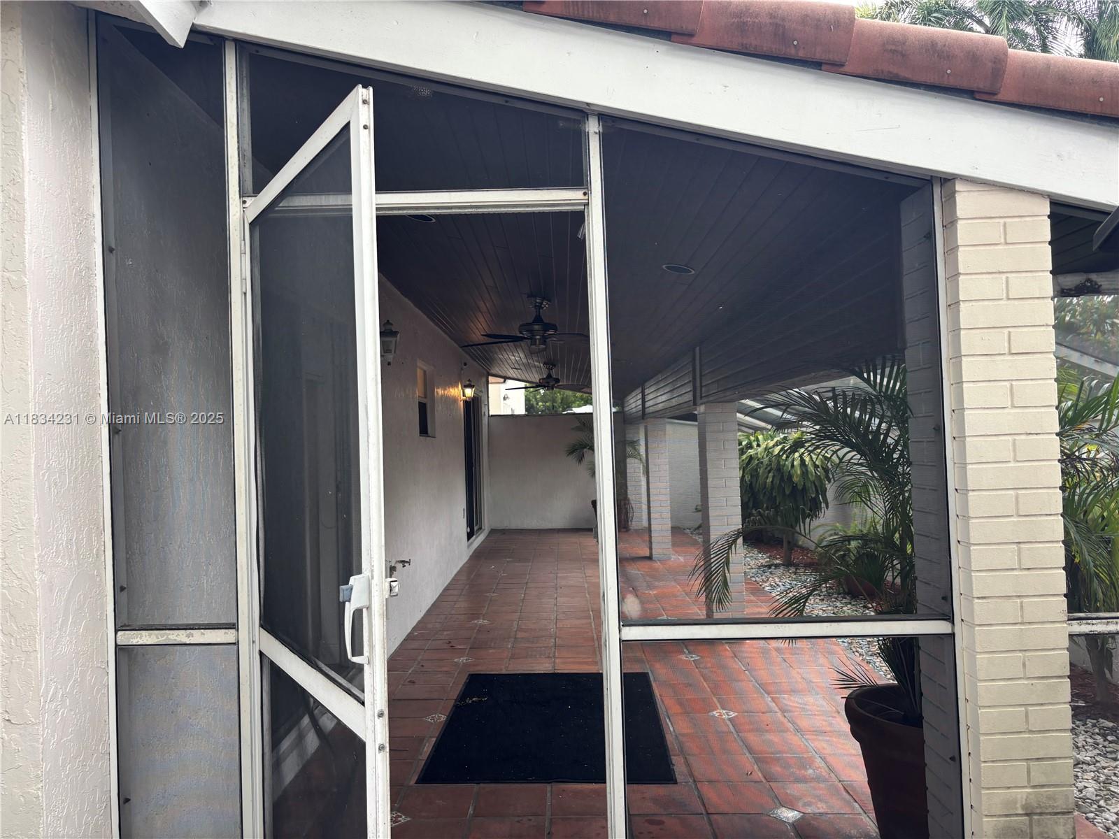 DORAL PALMS - Residential