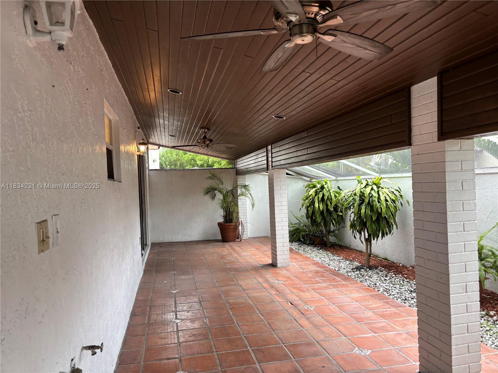 DORAL PALMS - Residential