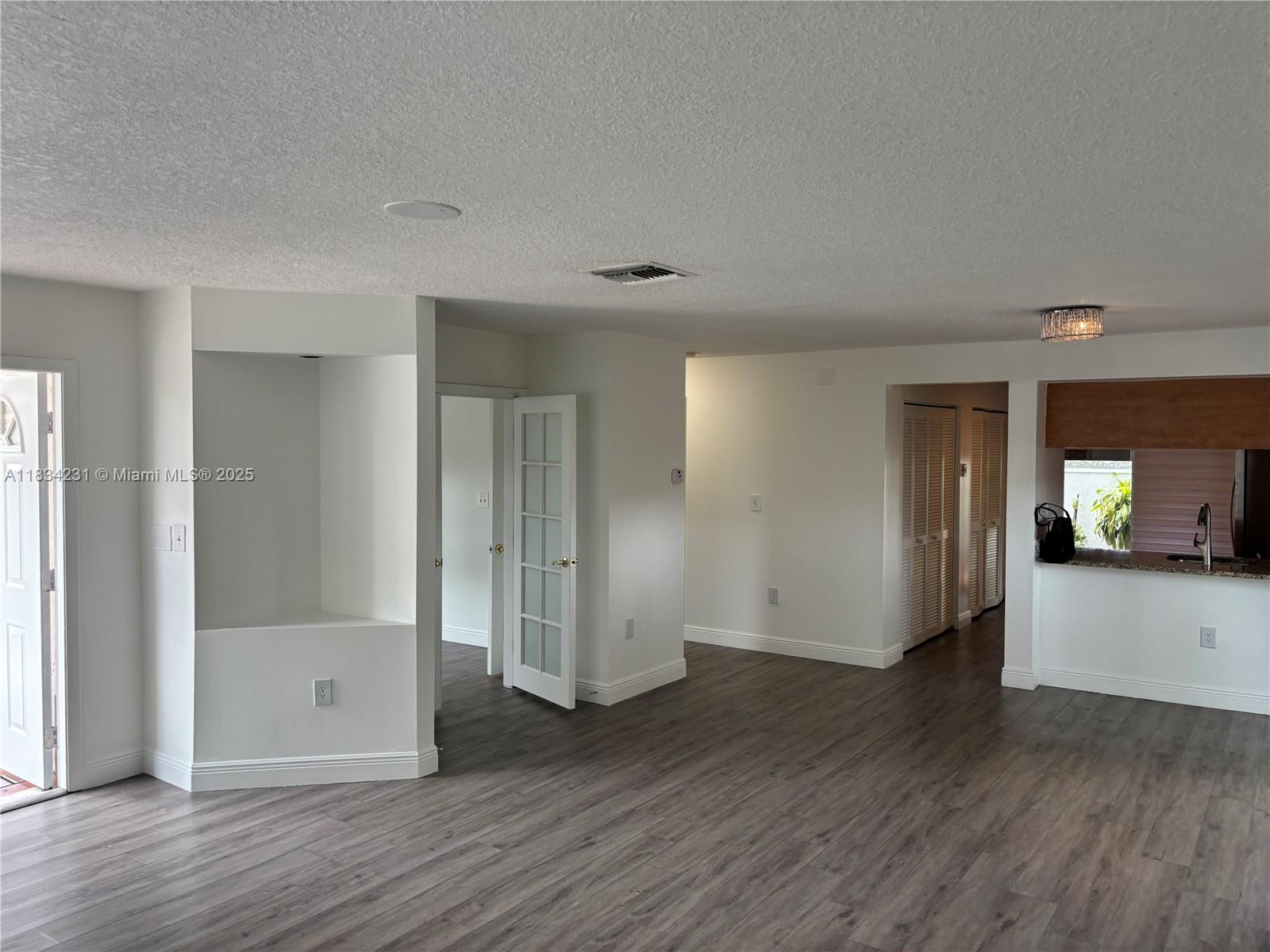 DORAL PALMS - Residential