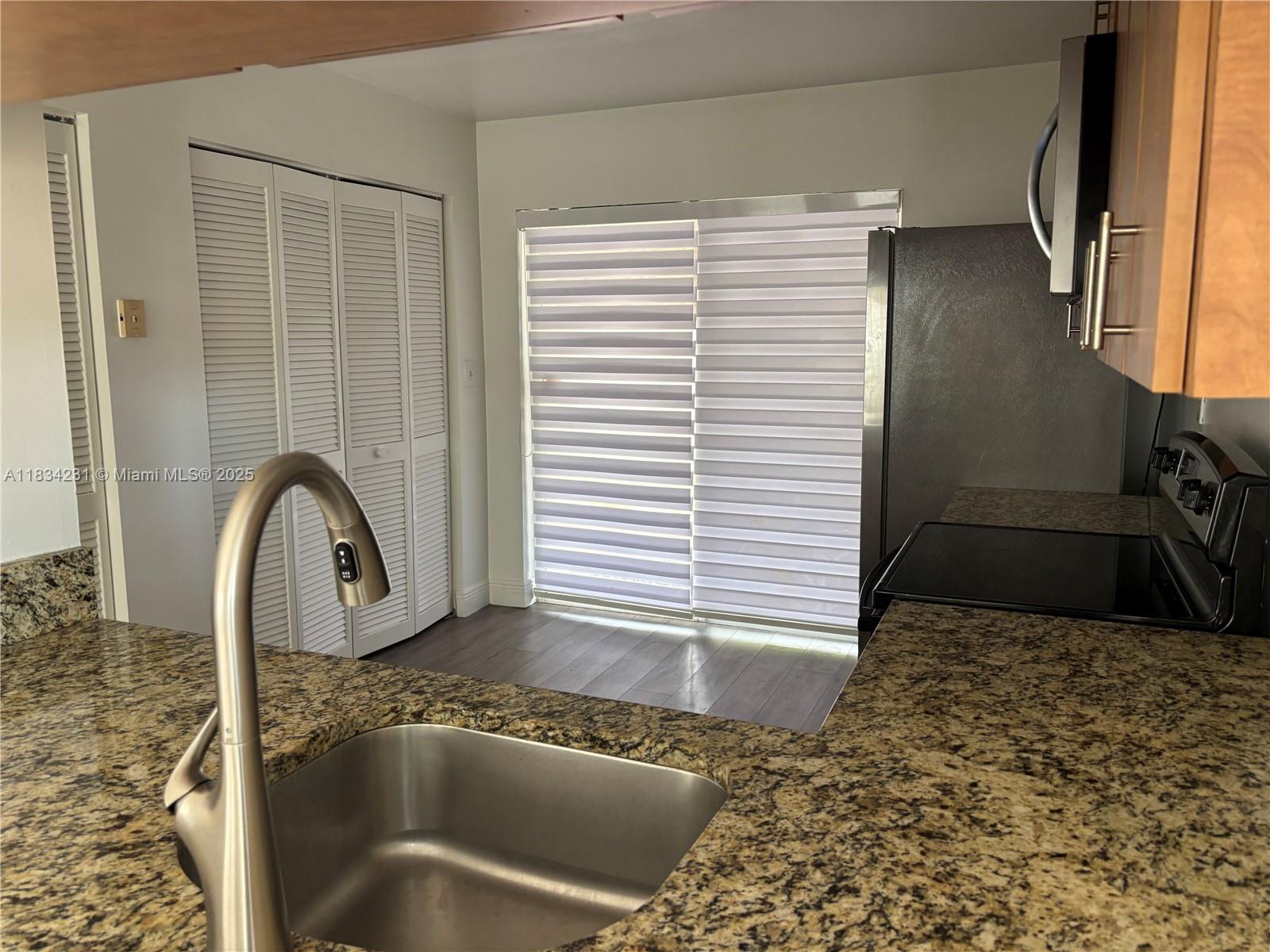 DORAL PALMS - Residential