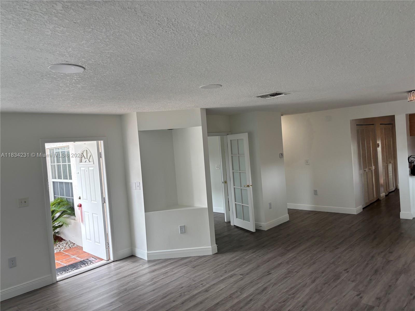 DORAL PALMS - Residential