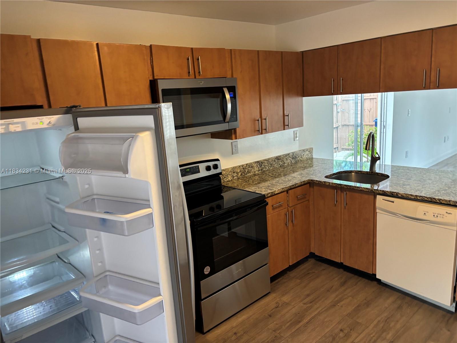 DORAL PALMS - Residential