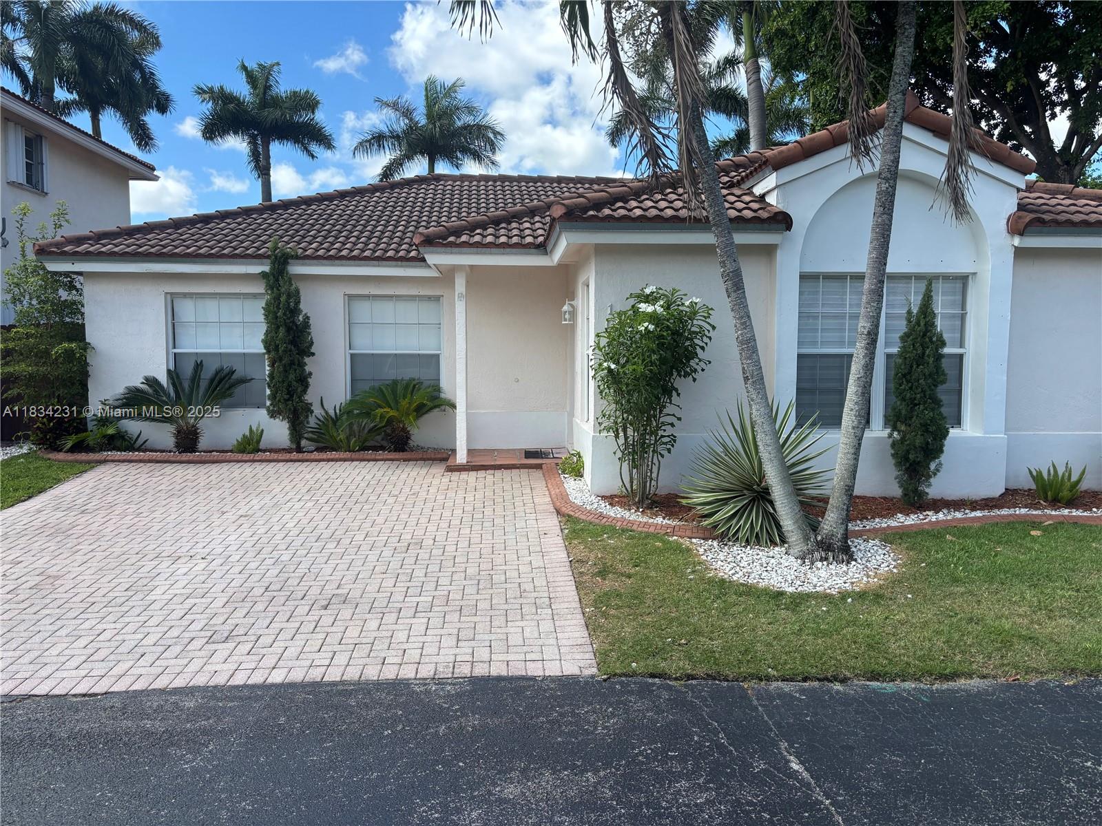 DORAL PALMS - Residential