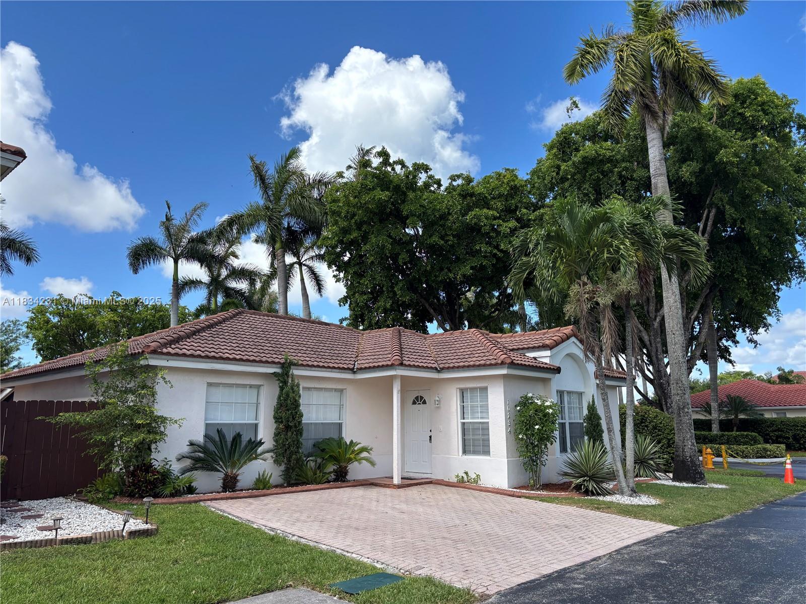 DORAL PALMS - Residential