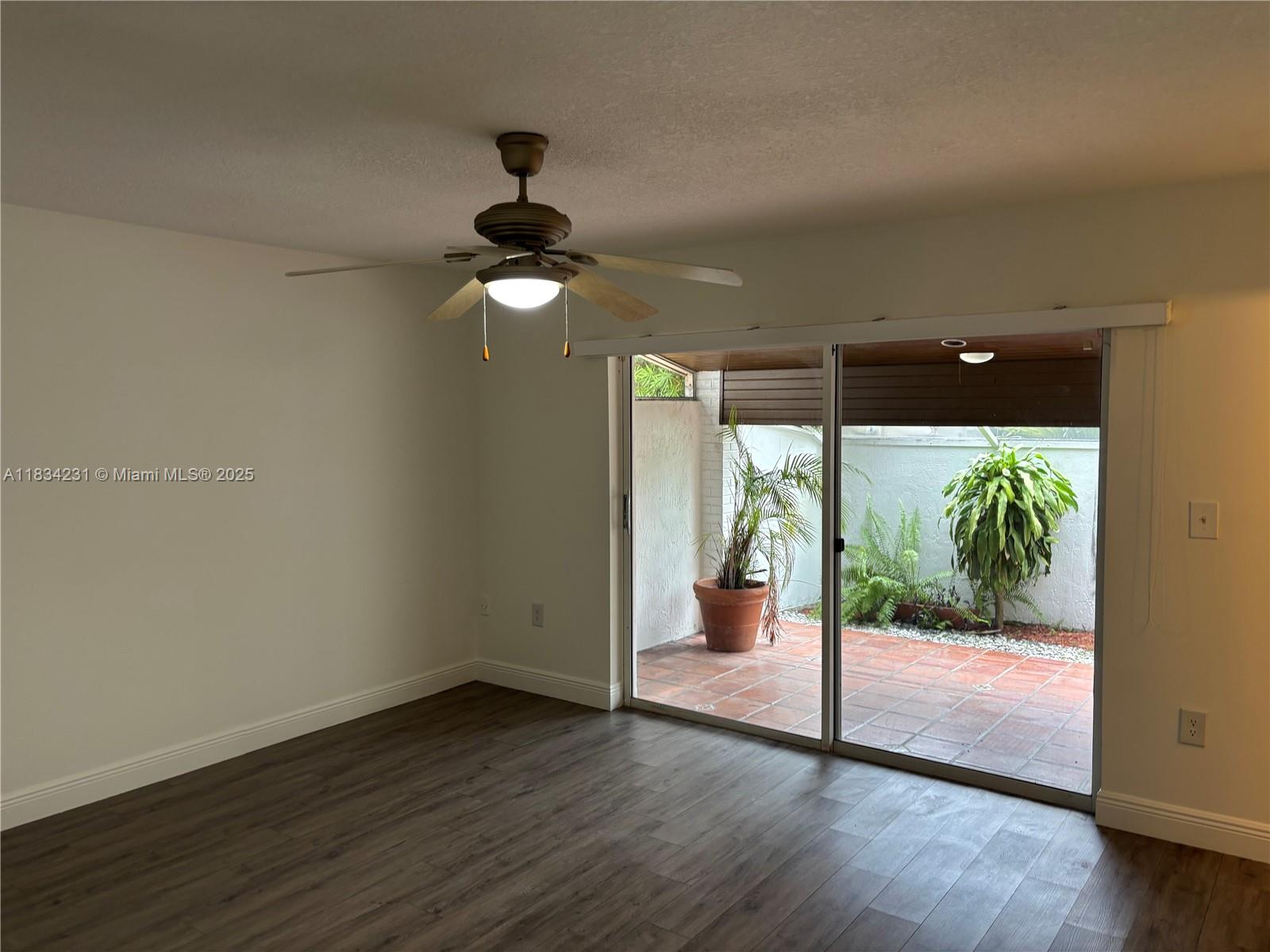 DORAL PALMS - Residential