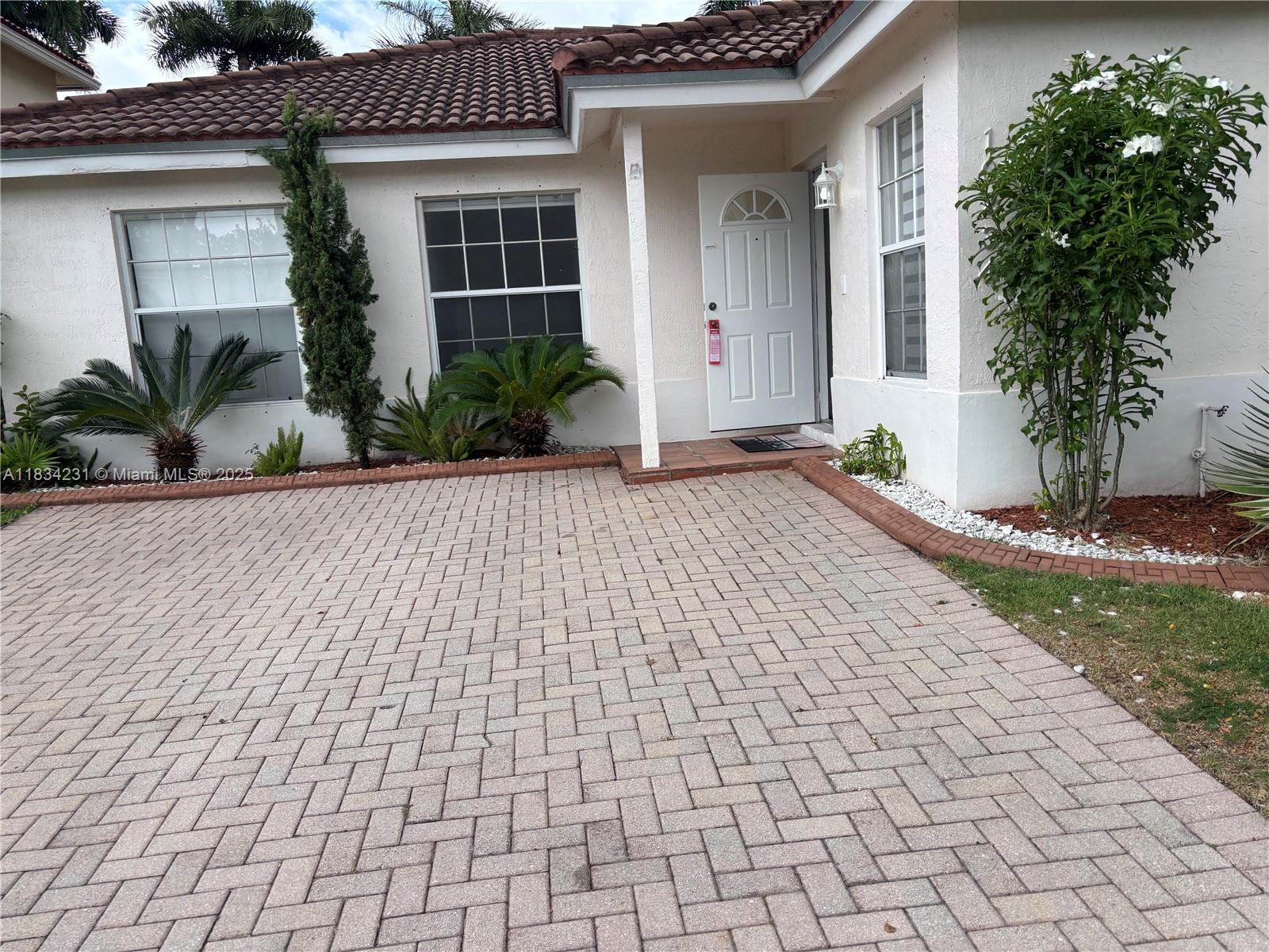 DORAL PALMS - Residential