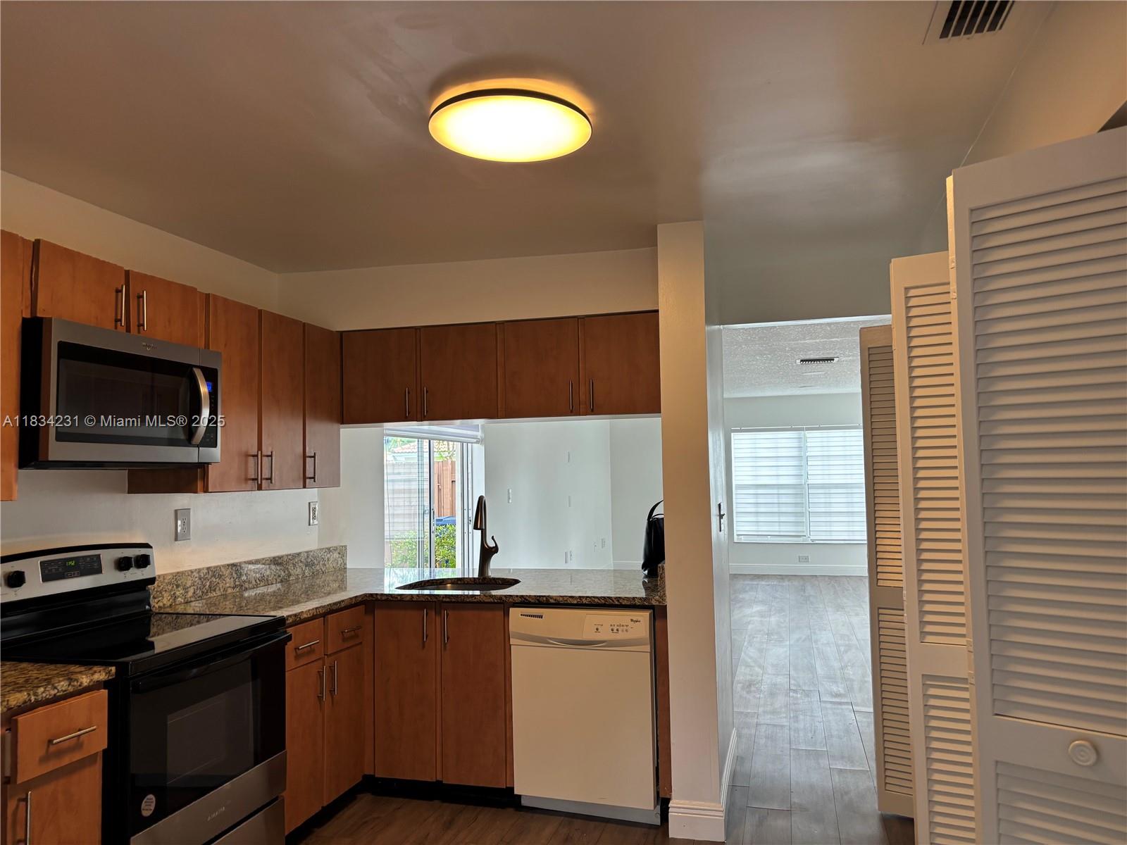 DORAL PALMS - Residential