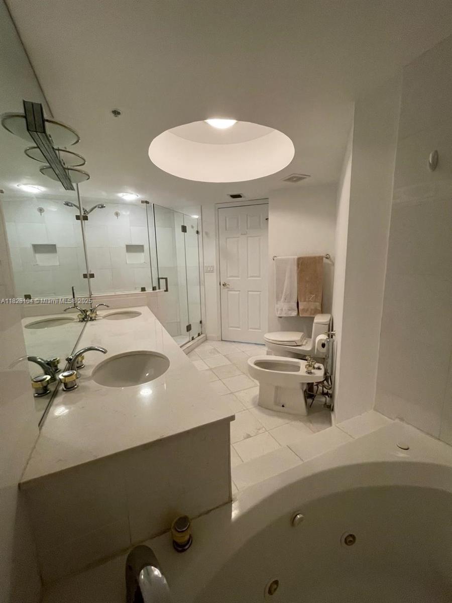 6301 Collins Ave 908