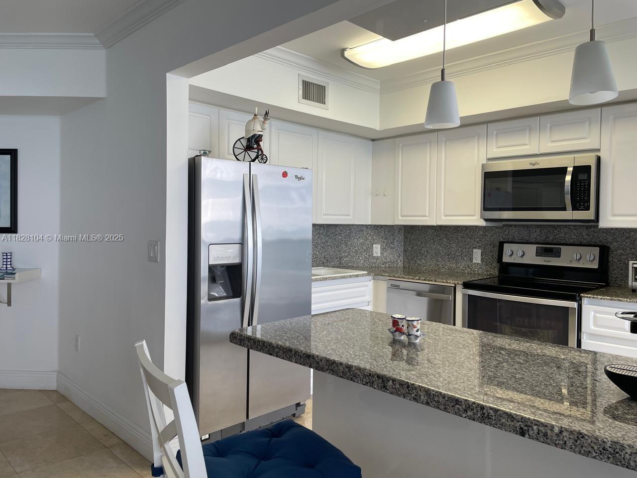 6301 Collins Ave 908