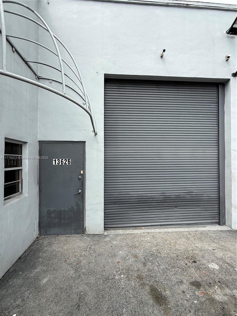 This unit has a great location and includes a fully air-conditioned office and warehouse, as well as a full bathroom.