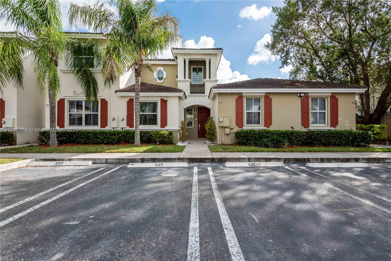 Property for Sale at 939 Ne 42nd Ter 939, Homestead, Miami-Dade County, Florida - Bedrooms: 3 
Bathrooms: 3  - $369,000