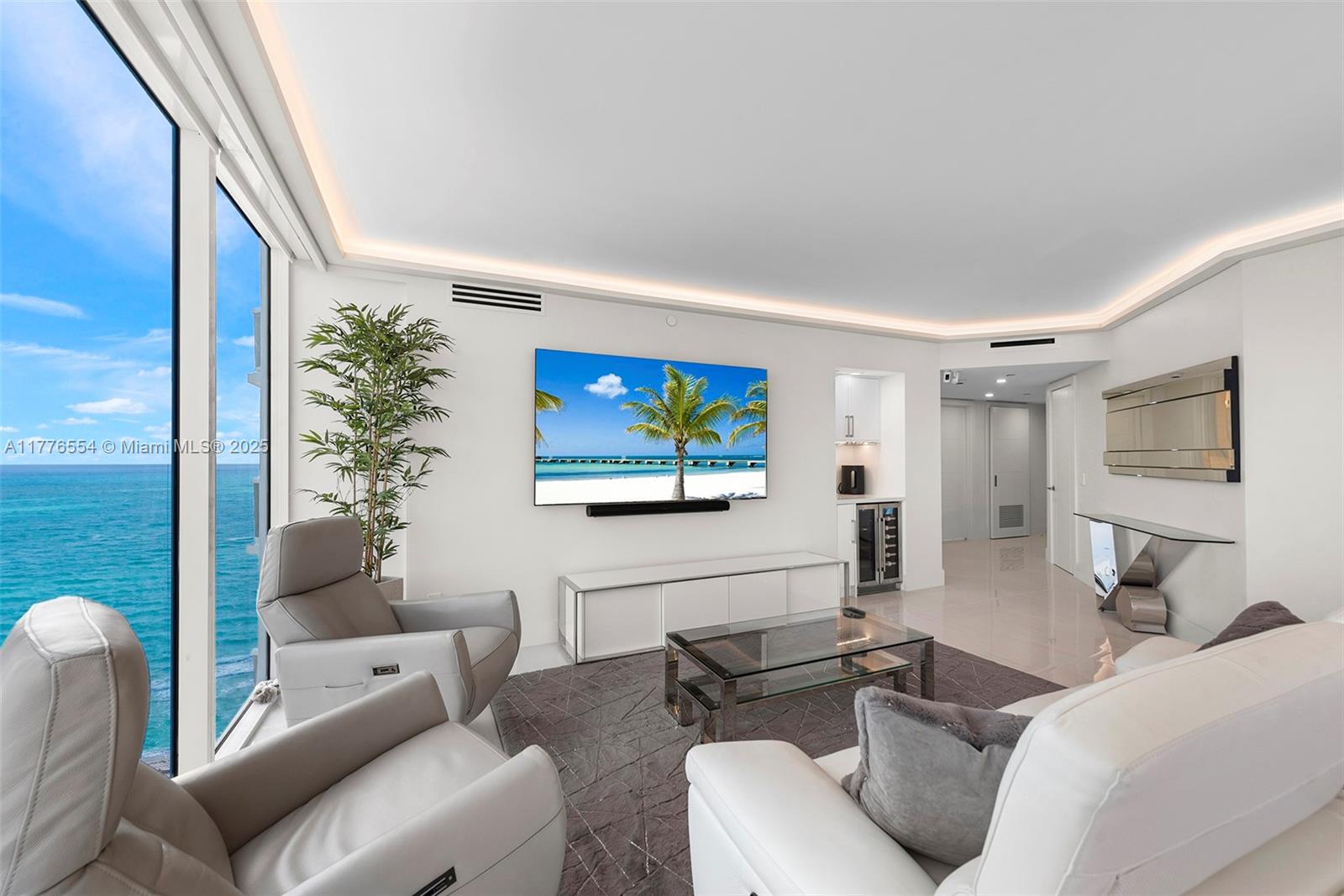 4775 Collins Ave 2607