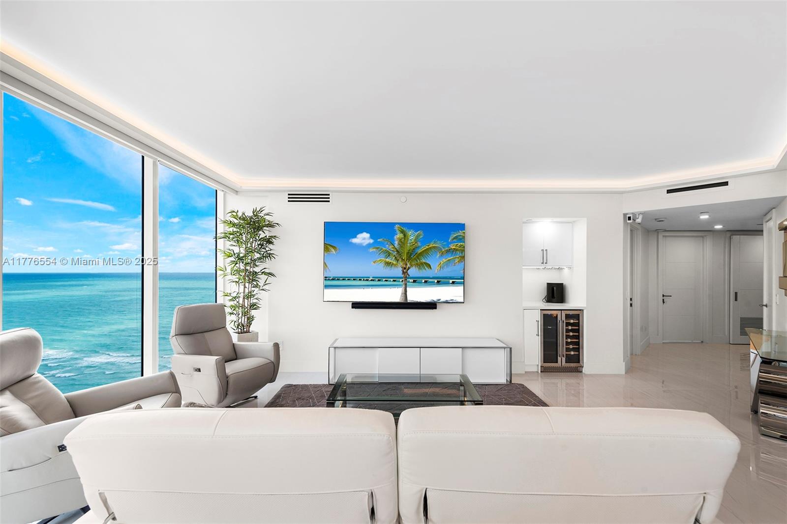4775 Collins Ave 2607