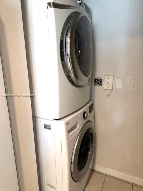 THE COURTS AT DORAL ISLES - Residential Lease