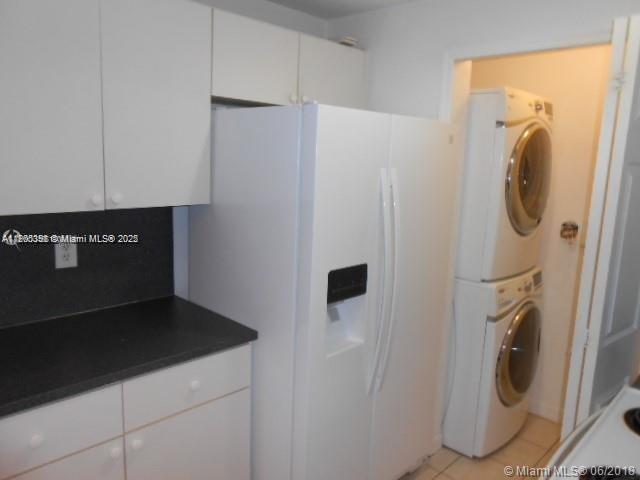 THE COURTS AT DORAL ISLES - Residential Lease