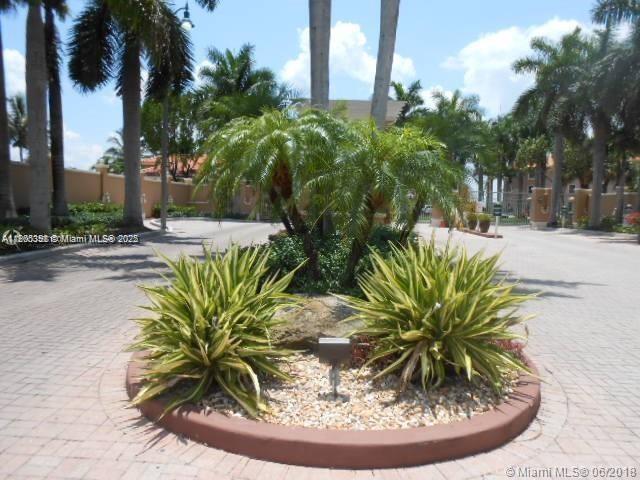 THE COURTS AT DORAL ISLES - Residential Lease