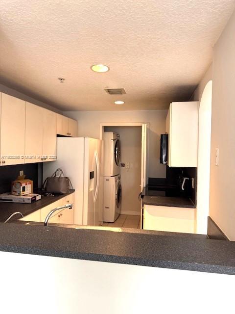 THE COURTS AT DORAL ISLES - Residential Lease