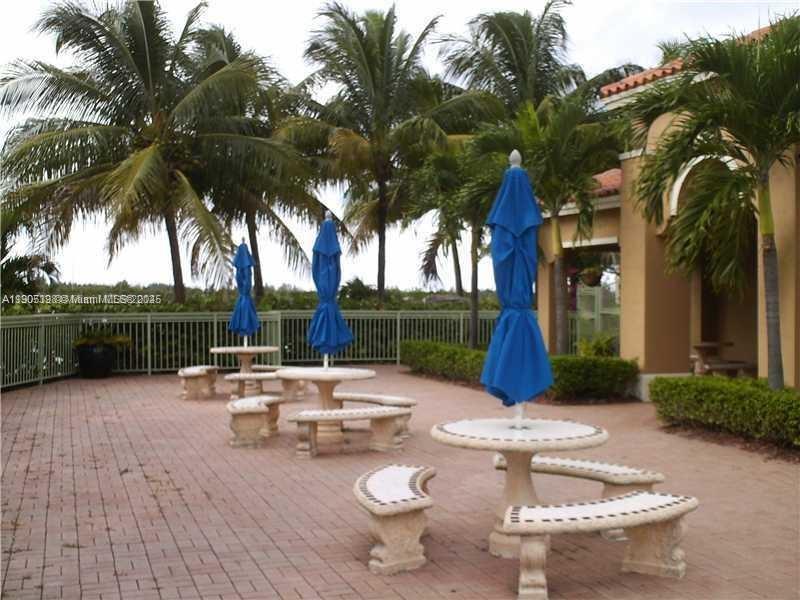 THE COURTS AT DORAL ISLES - Residential Lease