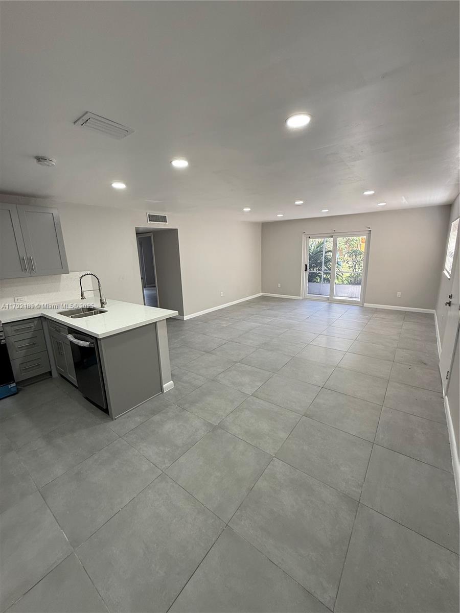 4111 Stirling Rd 109
