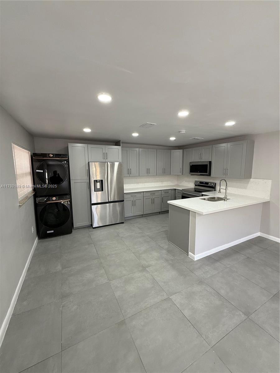 4111 Stirling Rd 109, Dania Beach, Miami-Dade County, Florida - 2 Bedrooms  
2 Bathrooms - 