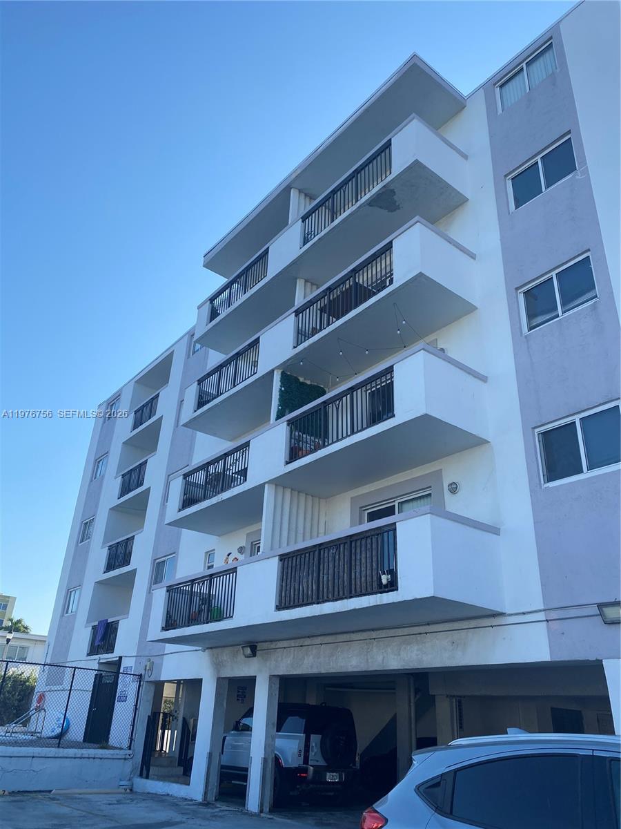 BISCAYNE BCH SUB - Residential Lease