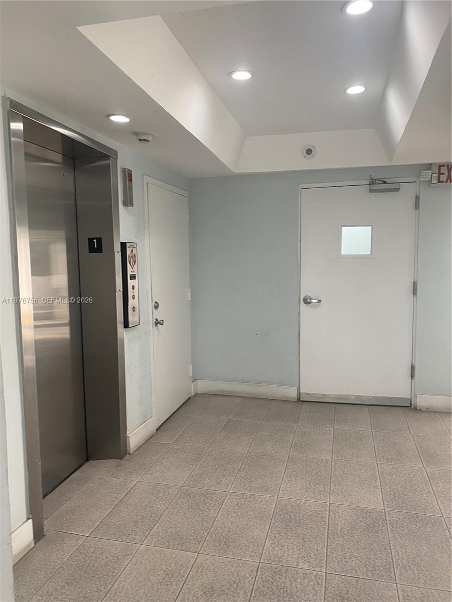 BISCAYNE BCH SUB - Residential Lease