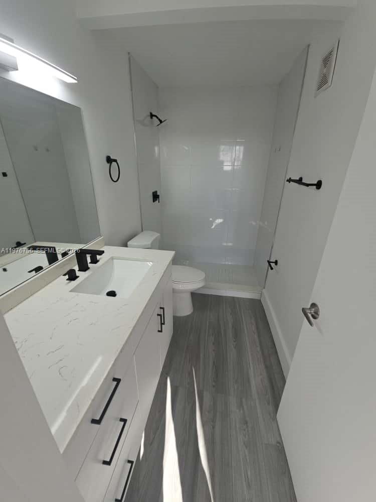 BISCAYNE BCH SUB - Residential Lease