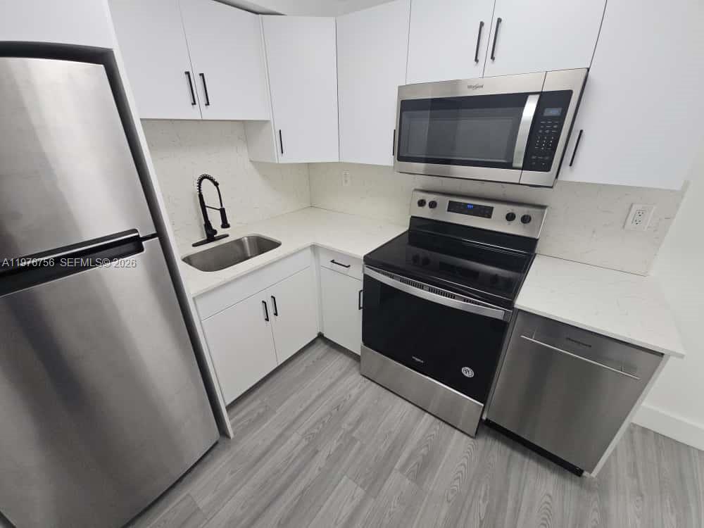 BISCAYNE BCH SUB - Residential Lease