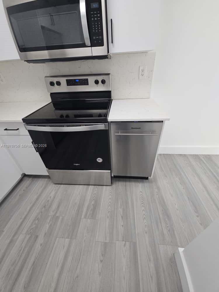 BISCAYNE BCH SUB - Residential Lease