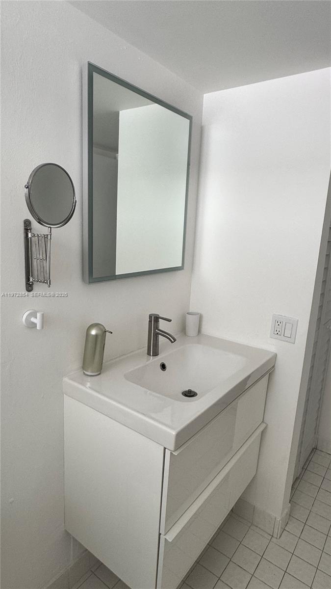 PARC PLAZA CONDO - Residential Lease