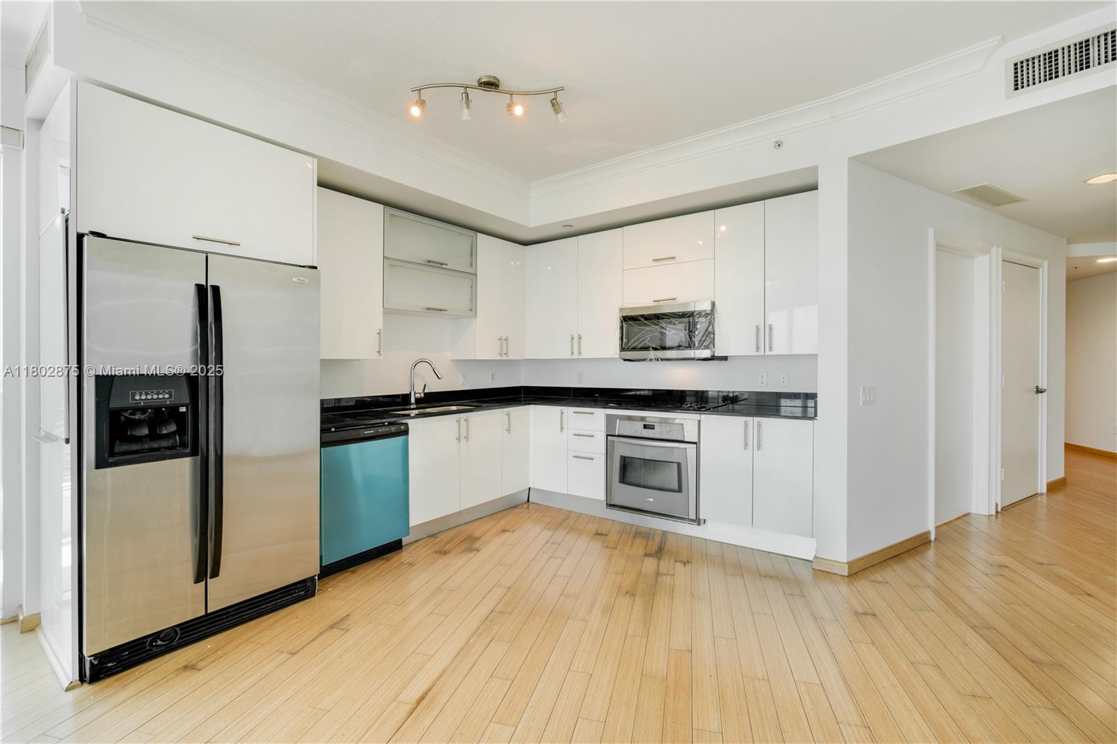 INFINITY AT BRICKELL COND - Residential