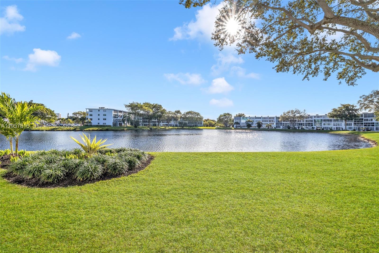 CAMBRIDGE E CONDO - Residential