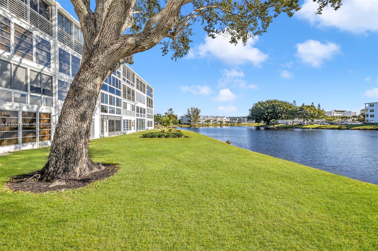 CAMBRIDGE E CONDO - Residential