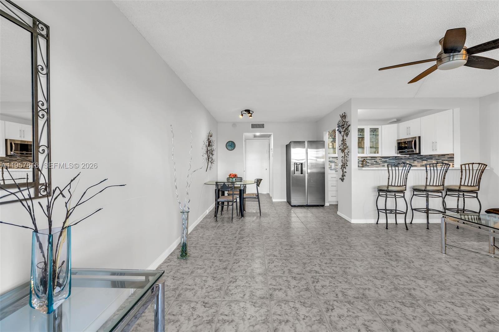 1116 E Cambridge  E 1116