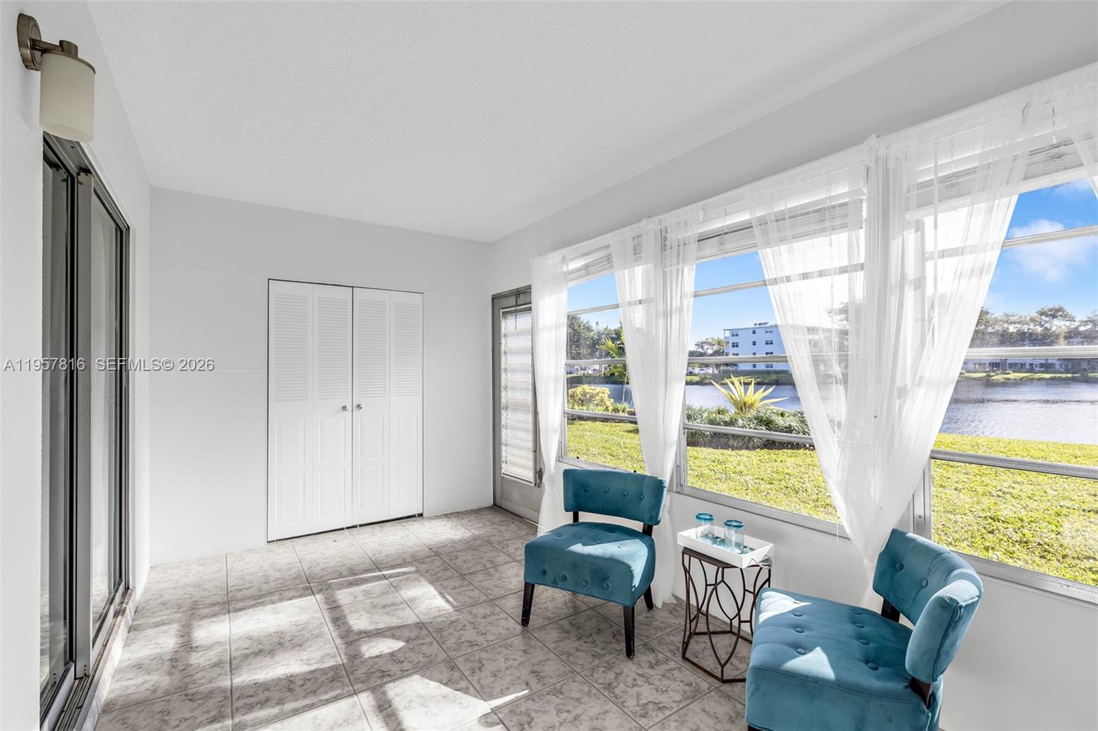 CAMBRIDGE E CONDO - Residential