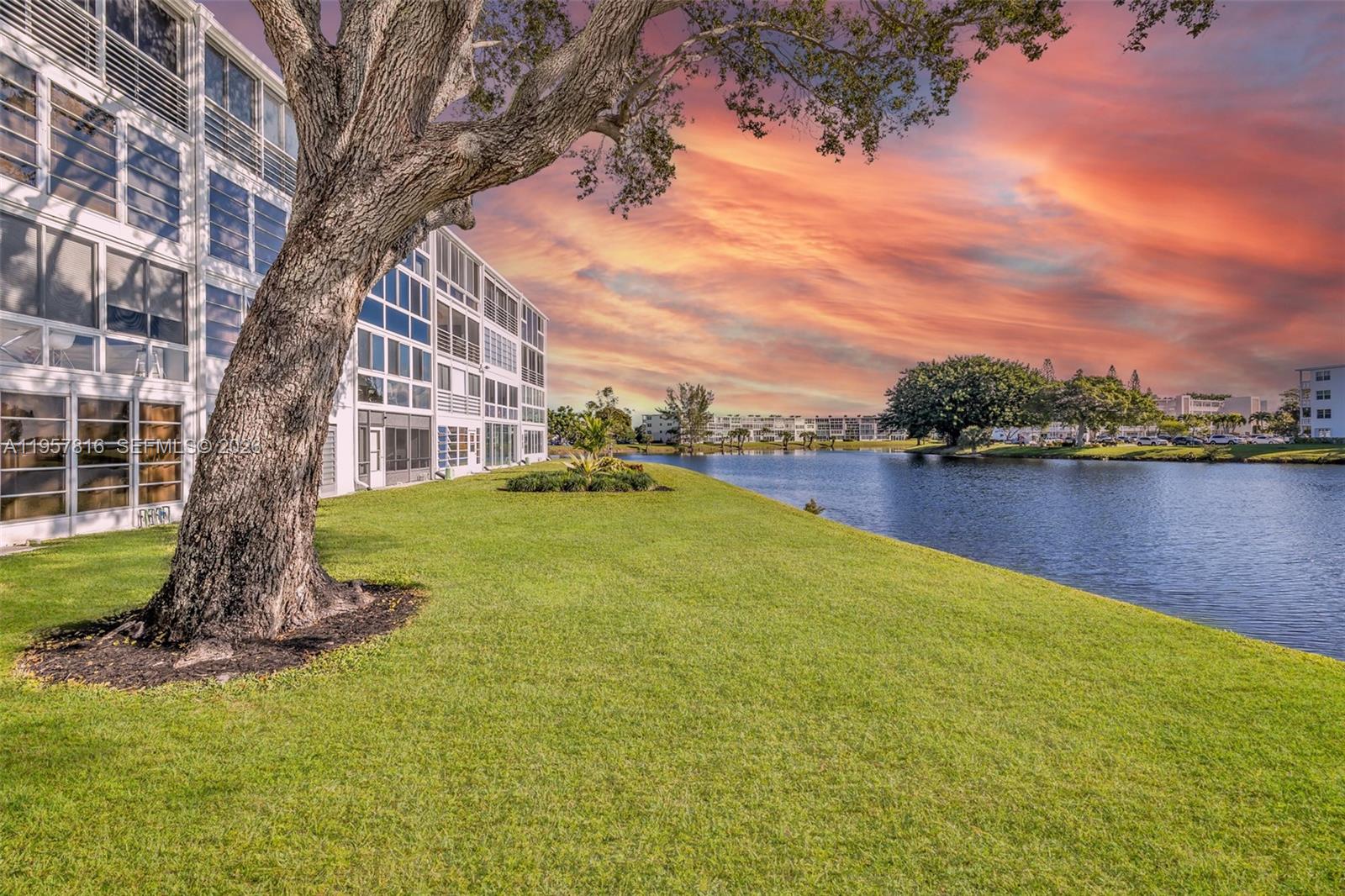 CAMBRIDGE E CONDO - Residential