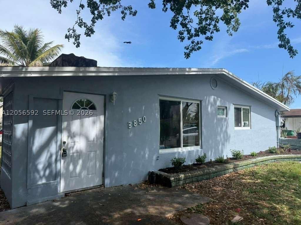 Photo of 3850 SW 59th Ter, Davie, FL 33314 (MLS # A12056592)